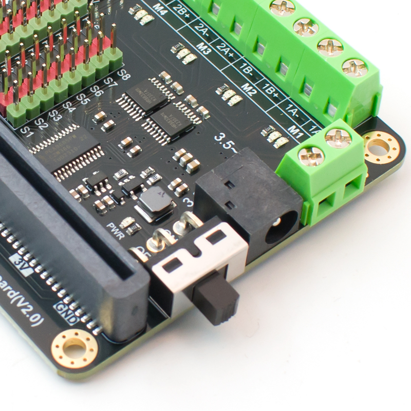 لوحة توسعة لتشغيل المحركات من  - مراجعة Microbit Robot وسعره